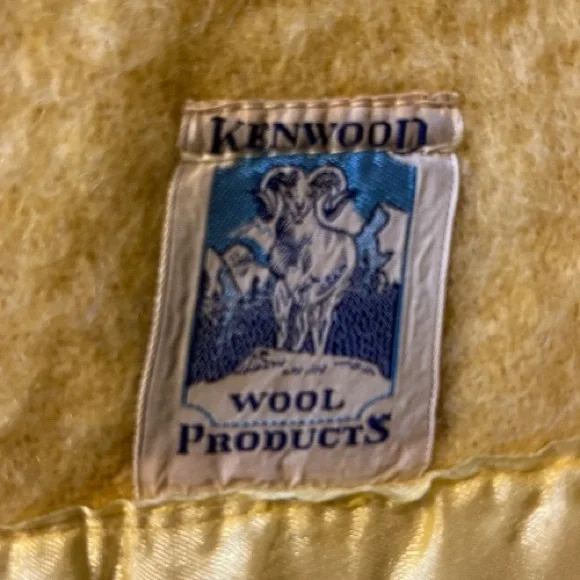 Vintage 100% Wool Kenwood Buttery Yellow Blanket 80”L 64”W - Picture 3 of 12
